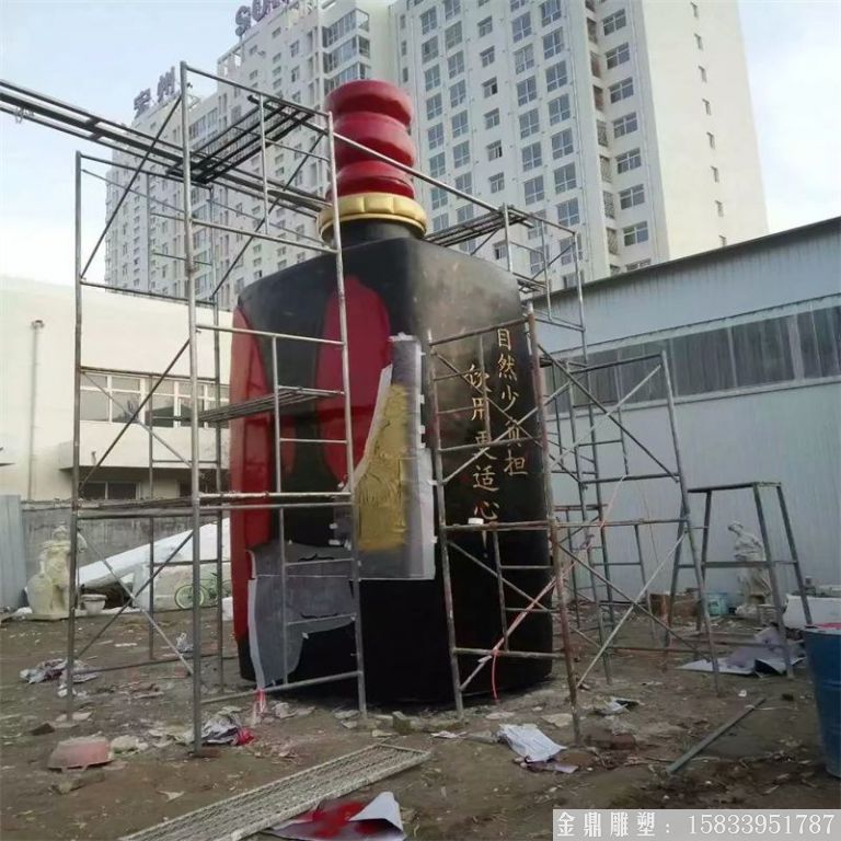 玻璃钢大型酒瓶雕塑,酒厂仿真酒瓶雕塑定制1