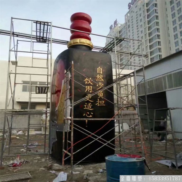 玻璃钢大型酒瓶雕塑,酒厂仿真酒瓶雕塑定制3